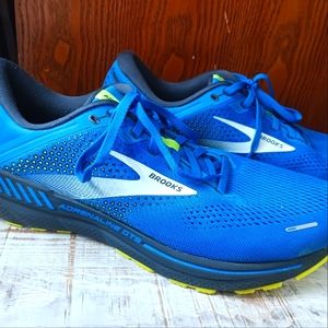 Brooks Men's Adrenaline GTS 22 Running Shoes like new!